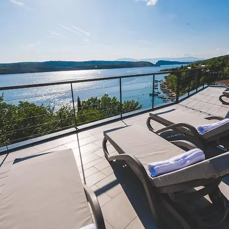 Beachfront Grace With Heated Rooftop Pool Villa Jadranovo