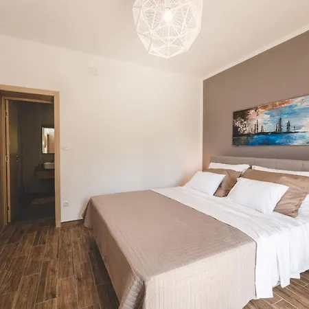 Beachfront Grace With Heated Rooftop Pool Villa Jadranovo