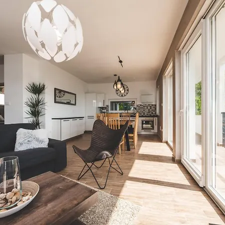 Beachfront Grace With Heated Rooftop Pool *