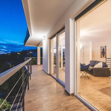 Vila Beachfront Grace With Heated Rooftop Pool