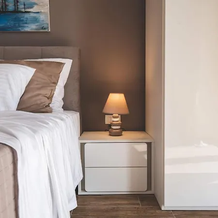 Vila Beachfront Grace With Heated Rooftop Pool