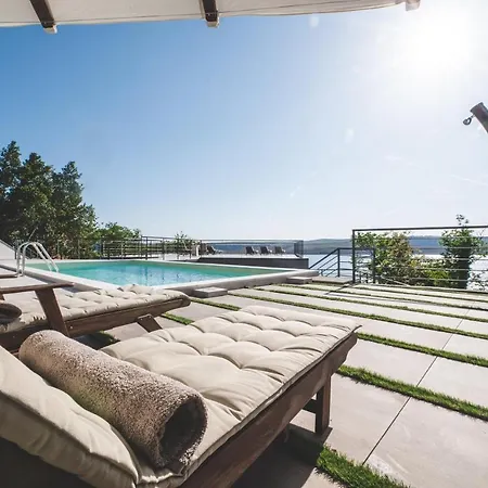 Beachfront Grace With Heated Rooftop Pool Villa Jadranovo