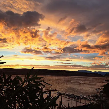 Beachfront Grace With Heated Rooftop Pool Vila