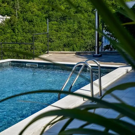 Beachfront Grace With Heated Rooftop Pool Jadranovo