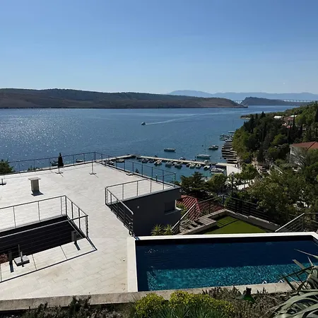 Villa Beachfront Grace With Heated Rooftop Pool