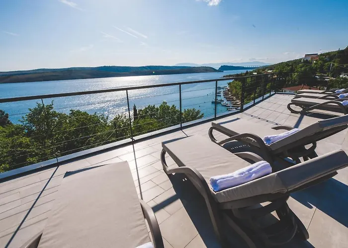 Beachfront Grace With Heated Rooftop Pool Vila Jadranovo