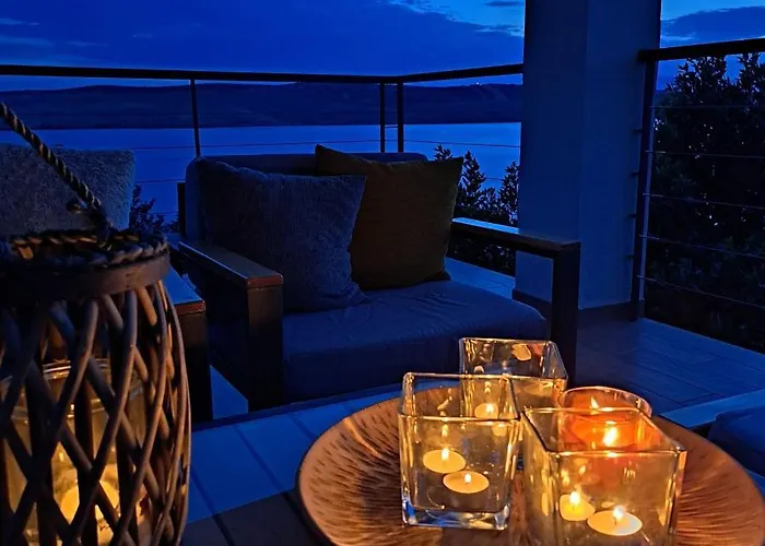 Beachfront Grace With Heated Rooftop Pool Vila