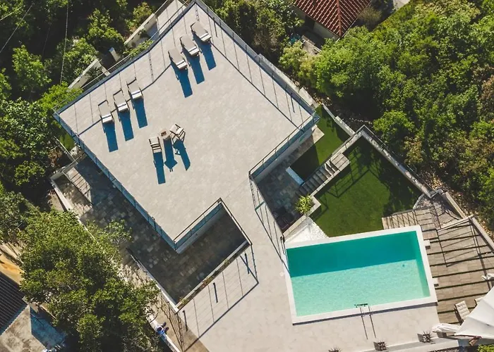 Beachfront Grace With Heated Rooftop Pool *