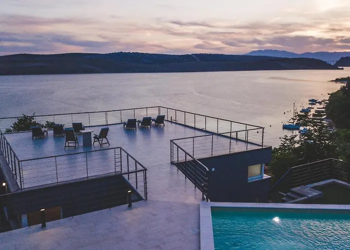 Vila Beachfront Grace With Heated Rooftop Pool