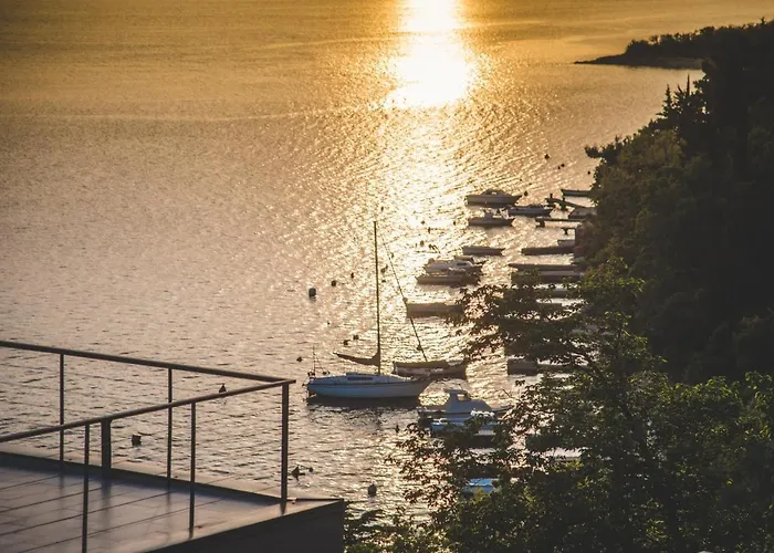 Beachfront Grace With Heated Rooftop Pool Vila *