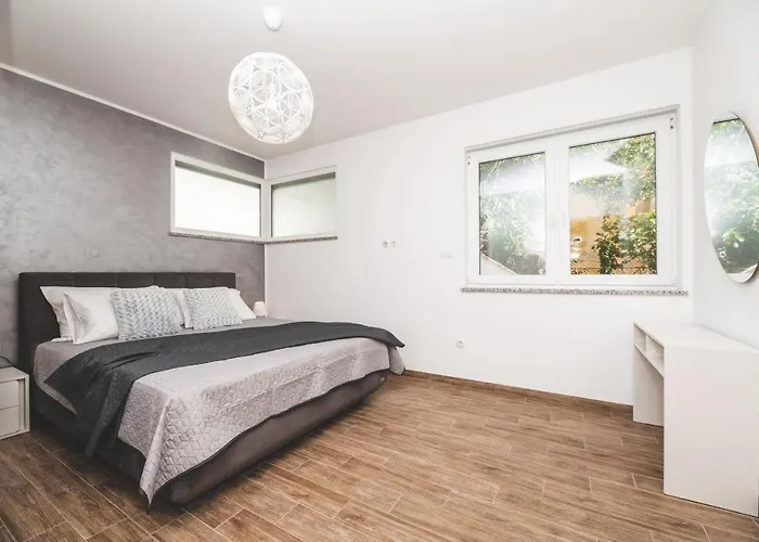 Vila Beachfront Grace With Heated Rooftop Pool