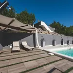 Beachfront Grace With Heated Rooftop Pool ヴィラ ヤドラニヴォ