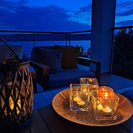 Beachfront Grace With Heated Rooftop Pool וילה