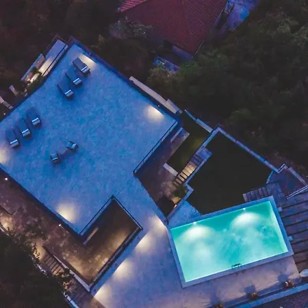 וילה Beachfront Grace With Heated Rooftop Pool