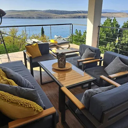 Beachfront Grace With Heated Rooftop Pool * ヤドラニヴォ