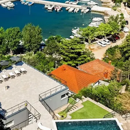 Beachfront Grace With Heated Rooftop Pool *