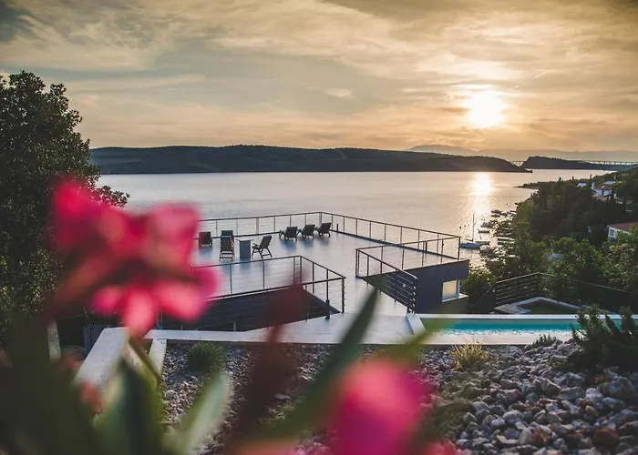 Beachfront Grace With Heated Rooftop Pool וילה *