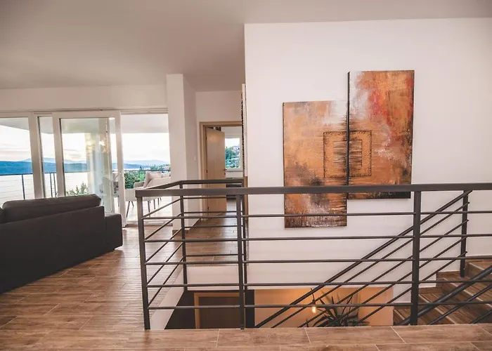 Beachfront Grace With Heated Rooftop Pool Vila