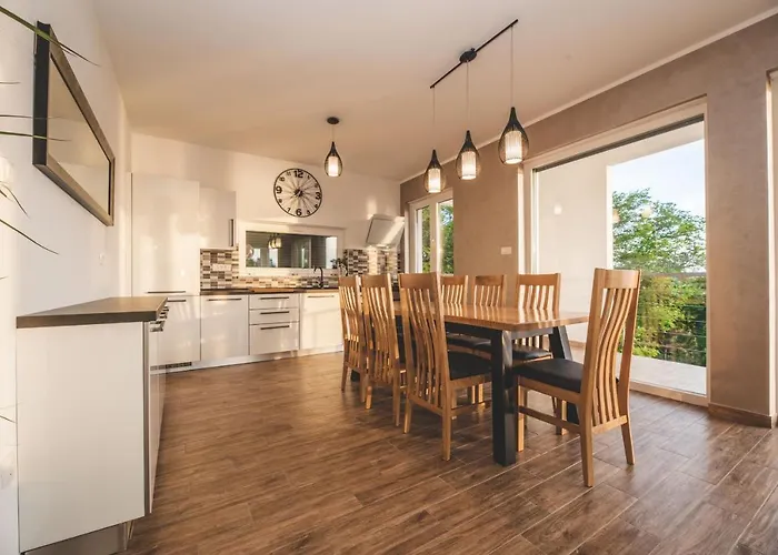 Beachfront Grace With Heated Rooftop Pool וילה