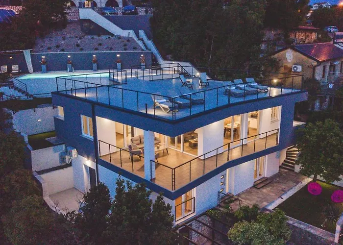 Beachfront Grace With Heated Rooftop Pool *