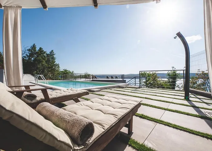 Beachfront Grace With Heated Rooftop Pool Vila Jadranovo