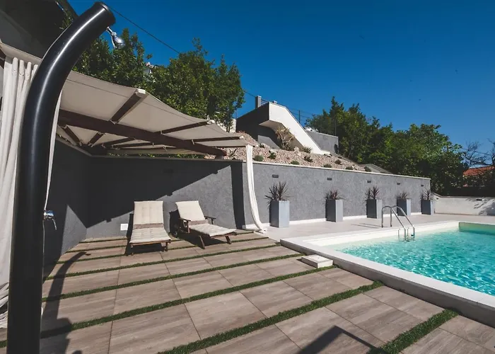 Beachfront Grace With Heated Rooftop Pool Vila Jadranovo